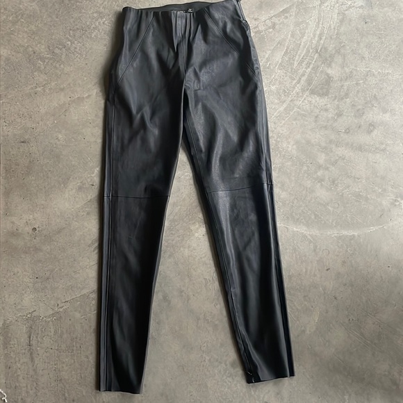 Zara faux leather pants w/ zipper at ankle - Picture 2 of 6
